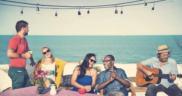 Gruppo di persone alla festa — Foto Stock