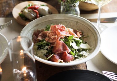 pastırma plaka ile lezzetli salata