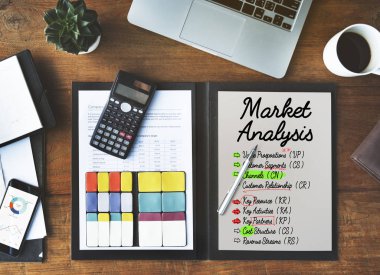 Ofis, banka donatımı ile çalışma masası
