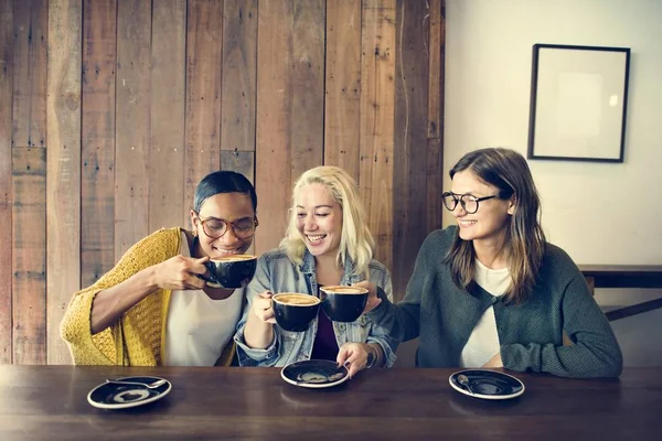 Mujer Drinking Coffee — Foto de Stock