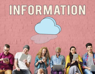 İnsanlar dijital araçları tarama  