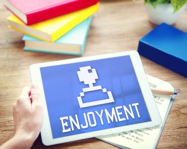 dijital tablet kullanan kadın