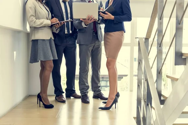 Equipo empresarial trabajando juntos — Foto de Stock