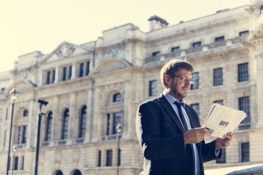 işadamı okuma gazete