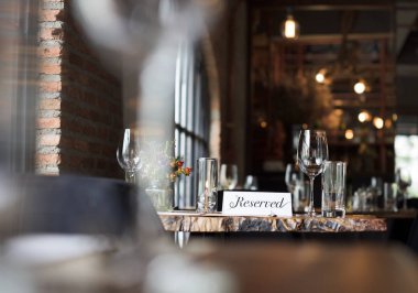 Restoran ayrılmış hizmet tablo 