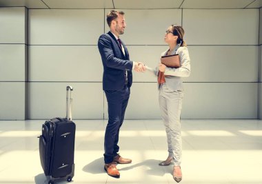 İş Adamları Tokalaşıyor