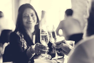 Romantik randevusu olan çift. 