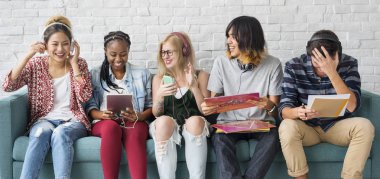 Dijital cihazlar kullanarak çeşitlilik öğrencilerin