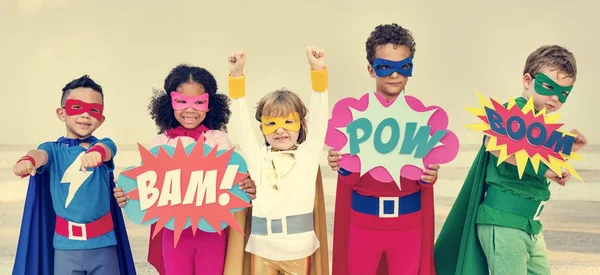 Супергерои веселые дети — стоковое фото