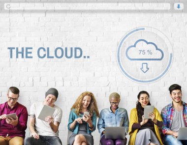 İnsanlar dijital araçları tarama  