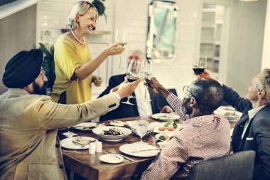 İş insanlar yemek ve içme