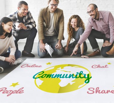 tasarımcılar poster ile çalışma 