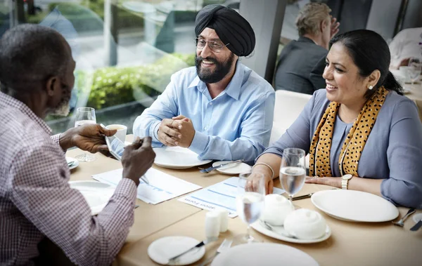 Reunión de negocios en restaurante — Foto de Stock