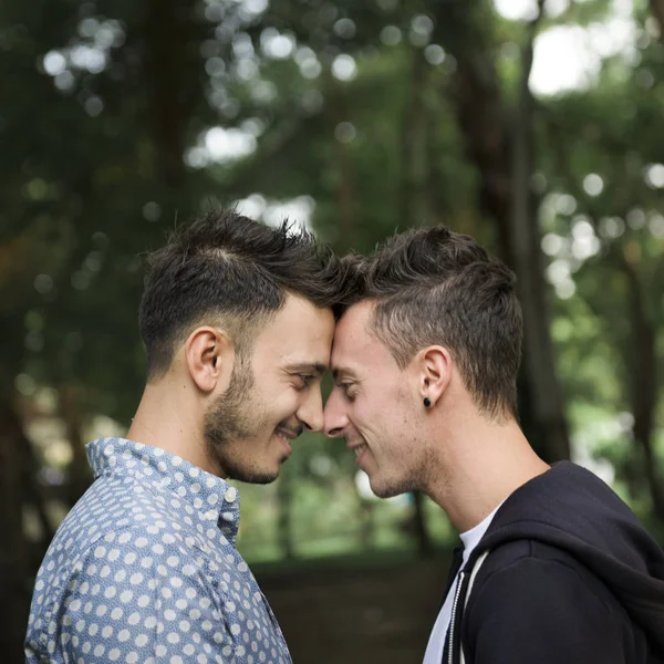 Gay par förälskade — Stockfoto