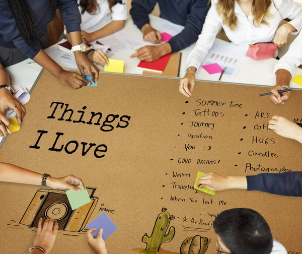 Estudantes brainstorming na universidade — Fotografia de Stock