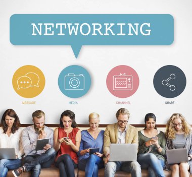 insanlar cihazlar ile oturmak 