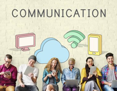 İnsanlar dijital araçları tarama  