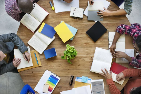 Mensen uit het bedrijfsleven op de conferentie — Stockfoto