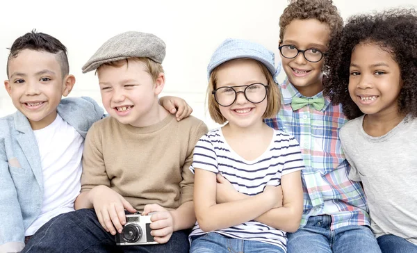 Casual alegre amigos — Fotografia de Stock