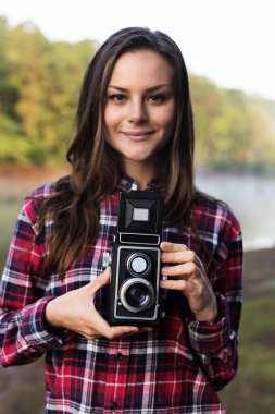 fotoğrafçı holding kamera