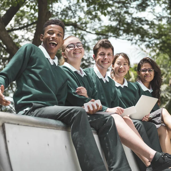 Diverse studenten in schooluniform — Stockfoto