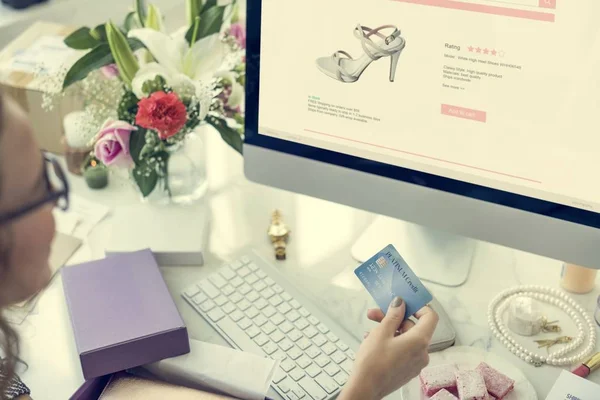 Woman working with computer — Stock Photo, Image