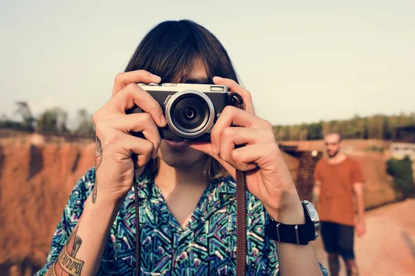 Fotograf mluví fotografie ve fotoaparátu — Stock fotografie