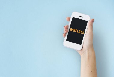 akıllı telefon elinde 