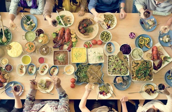 Multietniskt personer på festen — Stockfoto