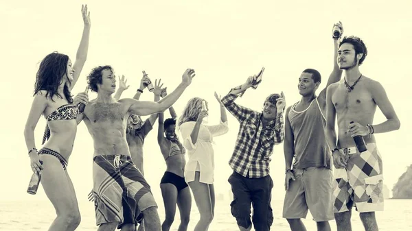 People enjoying beach party — Stock Photo, Image