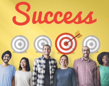 çeşitlilik insanlar duvara yakın duruyor