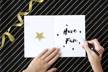 el ile yazılmış tebrik kartı