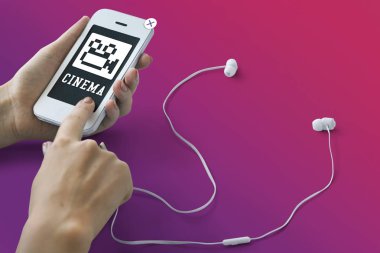 akıllı telefon elinde 