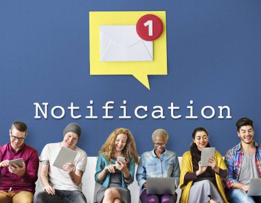 İnsanlar dijital araçları tarama  