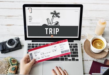 kadın holding Bilet 