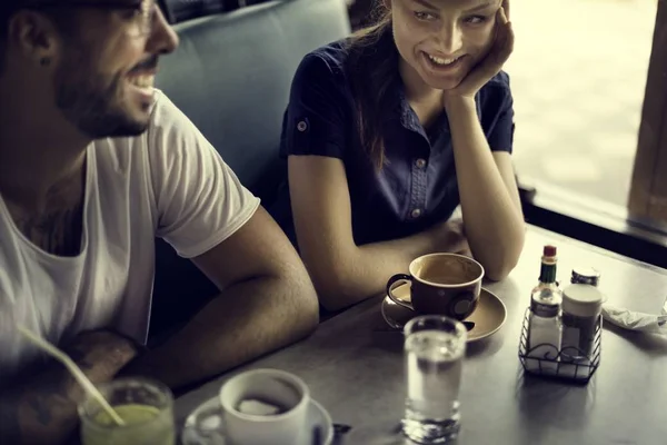 Pessoas bebendo café — Fotografia de Stock