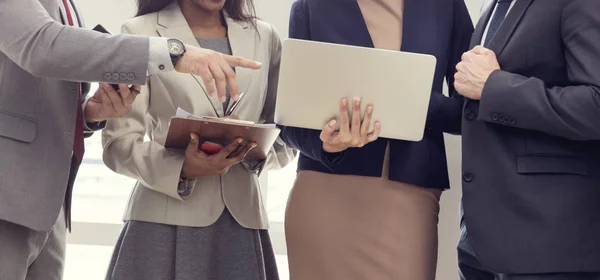 Equipo empresarial trabajando juntos — Foto de Stock