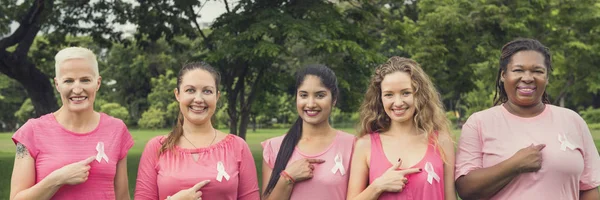 Kvinnor stöder bröstcancer — Stockfoto