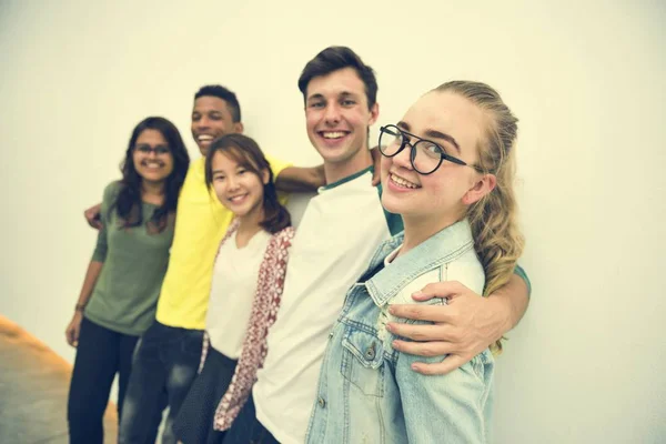 Mladí rozmanité studenti — Stock fotografie