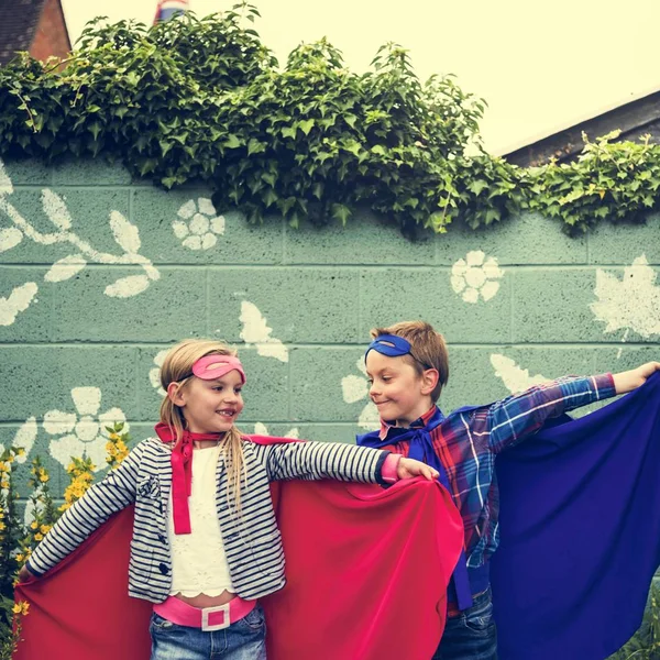 超级英雄的孩子有乐趣 — 图库照片
