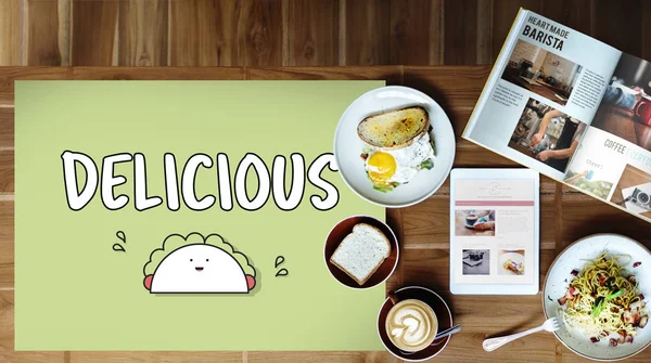 Houten tafel met ontbijt en digitale tablet — Stockfoto