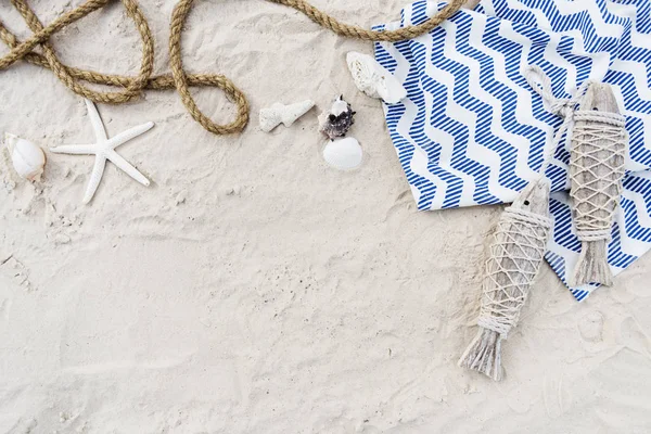 夏の砂の上の毛布 — ストック写真