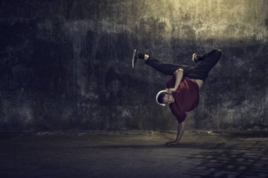 adam dans breakdance