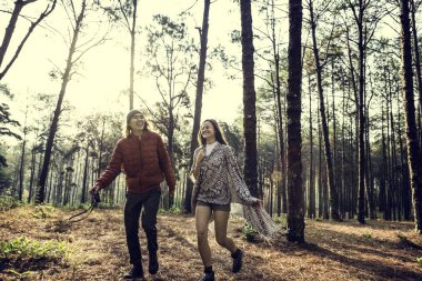 Çift ellerimi ormanda