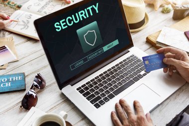 dizüstü bilgisayar kullanan adam