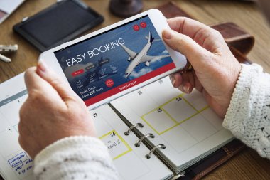 cep telefonu holding kadın eller