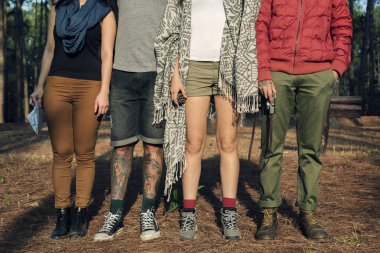 Genç arkadaş birlikte seyahat 