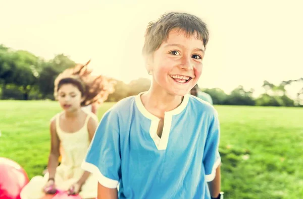 Childen have fun at park — Stock Photo, Image