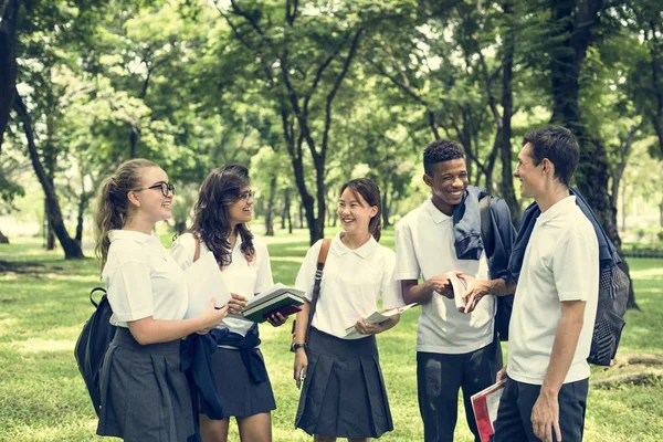 Diverse studenten in schooluniform — Stockfoto