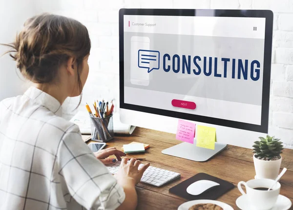 Woman working with computer — Stock Photo, Image